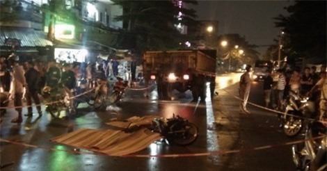 Tin mới vụ 3 công nhân chết thảm sau va chạm với xe tải