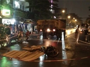 Tin mới vụ 3 công nhân chết thảm sau va chạm với xe tải