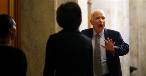 McCain bị tố không đếm xỉa tới những bài học lịch sử