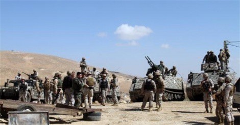 Quân đội Syria, Lebanon và Hezbollah siết chặt vòng vây IS ở biên giới