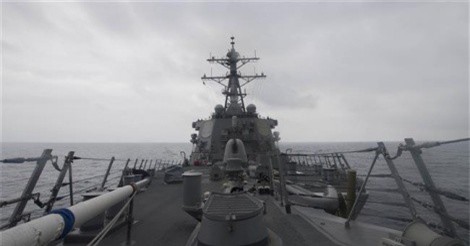 Chiếm hạm Mỹ đụng tàu hàng: Ráo riết tìm 10 thủy thủ mất tích