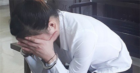  Dì bán cháu sang Trung Quốc úp mặt khóc tại tòa