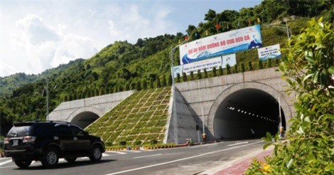 Hình ảnh hầm Đèo Cả trong ngày đầu tiên thông xe