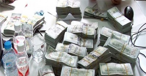 Vận chuyển 1 triệu USD vượt đường mòn từ Trung Quốc về Việt Nam