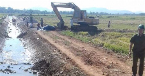 Bơm nước làm kênh thủy lợi, 1 người đàn ông bị điện giật tử vong