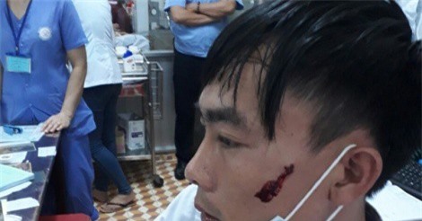 Đắk Lắk: Điều dưỡng bị người nhà cầm dao đâm rách mặt 