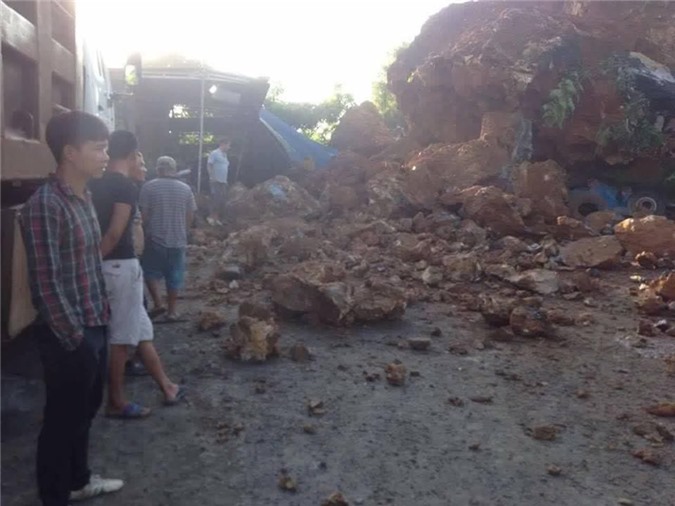 Hải Phòng: Ngọn núi sạt lở kinh hoàng vùi lấp nhà dân 