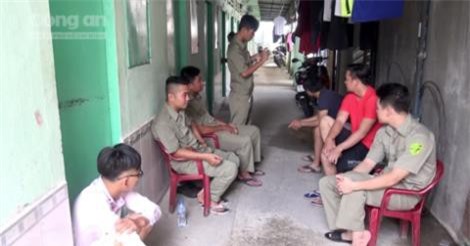 Bàng hoàng đôi nam nữ nằm gục trên vũng máu trong phòng trọ 