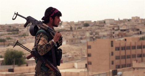 Mỹ gửi 60 xe tải chở vũ khí hạng nặng và xe bọc thép đến Raqqa