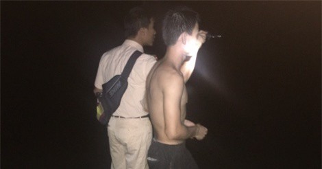 Quảng Nam: Cảnh sát đường thủy bắt tàu hút trộm cát mang ra Đà Nẵng trong đêm