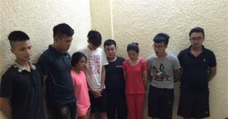 Tạm giữ nhóm "quái xế tuổi teen" gây náo loạn đường phố trong đêm