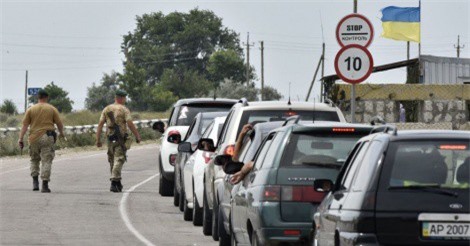 Căng thẳng Crimea leo thang, Ukraine "thách thức" Nga