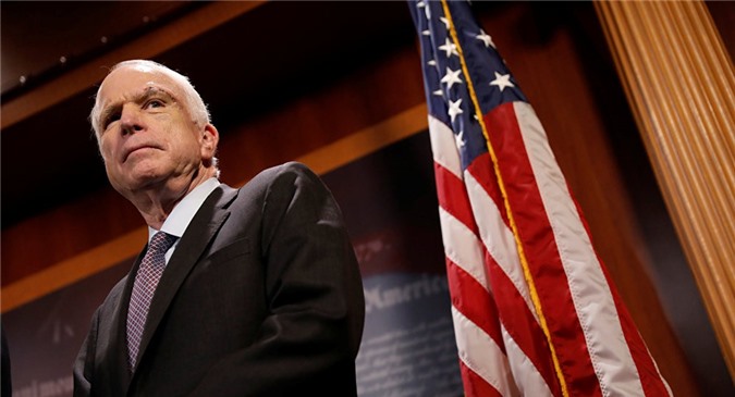 McCain: Mỹ sang Ukraine mở "cánh cửa" cung cấp vũ khí sát thương