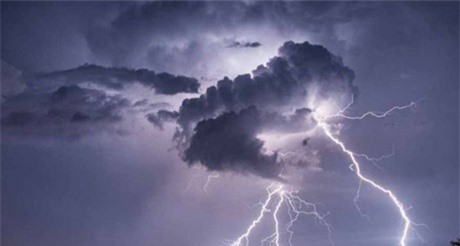 Sét đánh, 2 người tử vong sau dông bão 