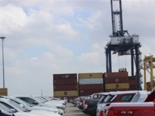 Tăng gấp đôi thuế nhập khẩu, ôtô cũ đắt hơn cả xe mới