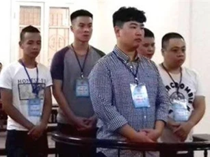 Trộm tiền để mua hàng hiệu, nhóm hacker Việt lĩnh án