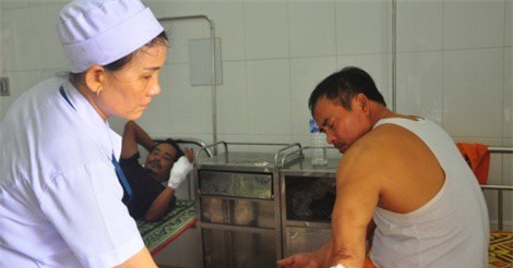 Cắt điện hộ dân chưa đóng tiền, nhân viên điện lực bị hành hung