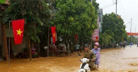 Mưa lớn gây ngập cục bộ ở Tuyên Quang, nhiều thôn bị cô lập hoàn toàn