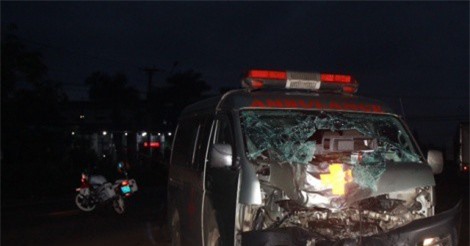 Xe cấp cứu tông xe máy: Manh mối về danh tính người tử vong