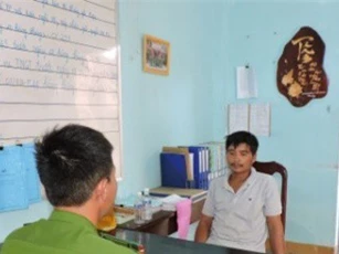 Dùng súng bắn bạn trọng thương vì chuyện mời đi đám cưới