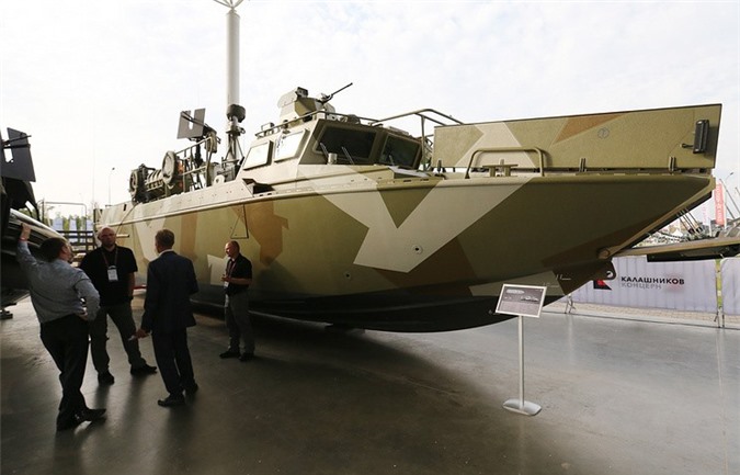 Một loạt quốc gia "kết" tàu tấn công đổ bộ Nga