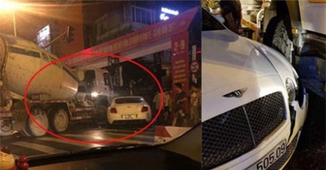 Va chạm với xe bồn, "siêu xe" Benley hư hỏng nặng