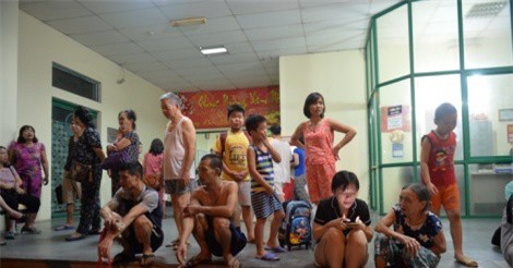 Cháy căn hộ chung cư, người dân hoảng hốt dùng vung nồi báo động