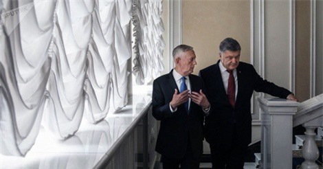 Chủ nhân Lầu Năm Góc đưa thiết bị quân sự cho quân đội Ukraine