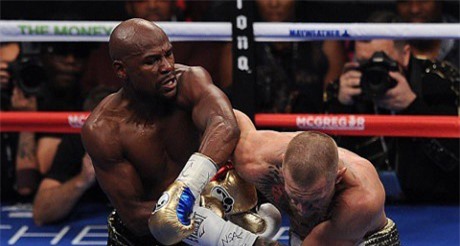 Mayweather hạ knock-out McGregor ở trận đấu tỷ đô