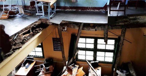 Sập sàn phòng học, 10 học sinh lớp 6 bị chấn thương