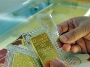Giá vàng thiếu sóng