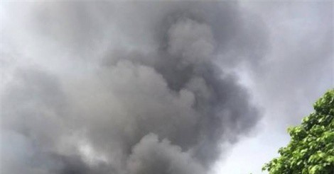 Kho hàng ở cảng Hà Nội đang bốc cháy dữ dội