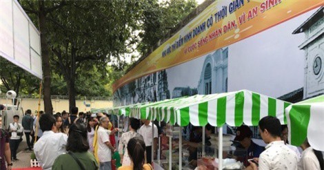 Phố hàng rong đầu tiên ở trung tâm TP.HCM chính thức khai trương