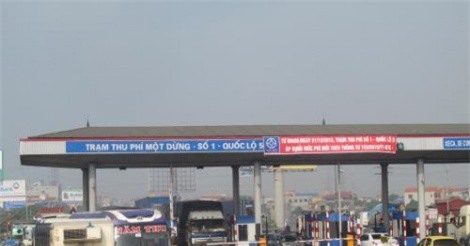 Nữ tài xế "xinh đẹp" dùng tiền lẻ qua trạm thu phí Quốc lộ 5 của VIDIFI