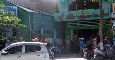 Bị nhắc nhở việc đỗ xe, tài xế xịt hơi cay vào chủ quán phở