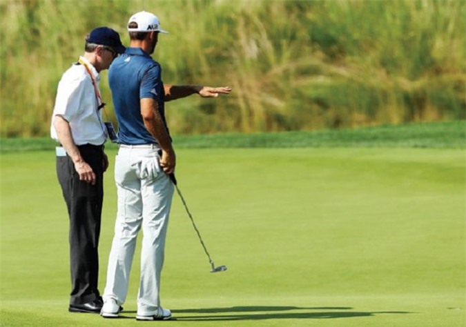 Luật mới cho bóng vô tình bị dịch chuyển trên green