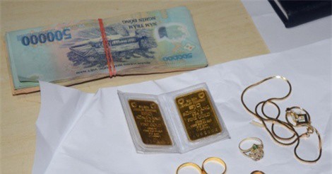 Nữ giúp việc ăn trộm gần 100 cây vàng, gia chủ không hay biết