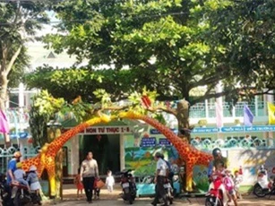 Truy bắt nhóm đối tượng ném "bom bẩn" vào trường mầm non