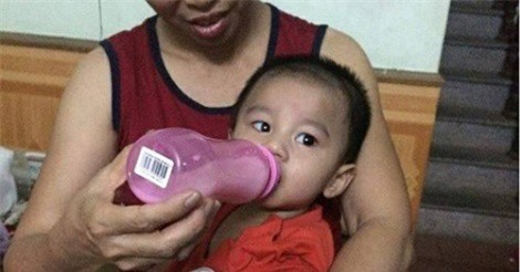 Xót xa bé trai 1 tuổi bị bỏ rơi cùng bức "tâm thư" đáng trách