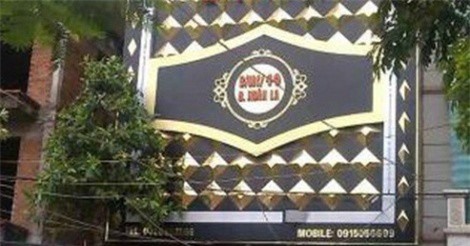 Nhân viên quán karaoke bị chém trọng thương vì trêu gái 