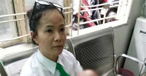 TP. HCM: Bé trai 2 tháng tuổi bị mẹ bỏ rơi trên xe taxi