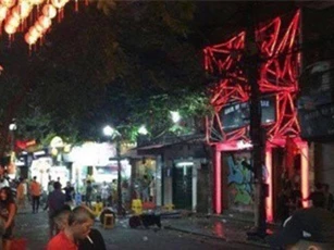 Truy tìm nhóm thanh niên gây ra vụ hỗn chiến trên phố Mã Mây