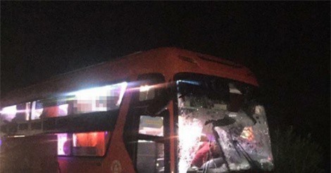 3 xe khách tông nhau trên cao tốc Nội Bài - Lào Cai, 11 người nhập viện