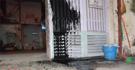 Nhóm côn đồ đập phá ôtô, hành hung chủ bãi giữ xe