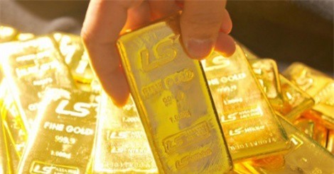 Giá vàng lên đỉnh trong nỗi lo sợ