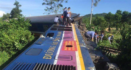 Thông tin chính thức vụ lật tàu hỏa ở Quảng Bình