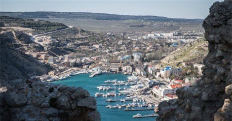 Crưm gọi cuộc truy kích các công ty phương Tây là “săn phù thủy”