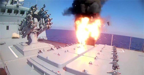 Chiến hạm Nga nã tên lửa Kalibr vào IS Deir Ezzur - Syria 
