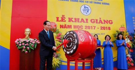Chủ tịch nước Trần Đại Quang đánh trống khai giảng năm học mới 