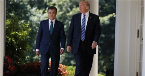 Tổng thống Mỹ - Hàn điện đàm tìm cách đối phó Triều Tiên